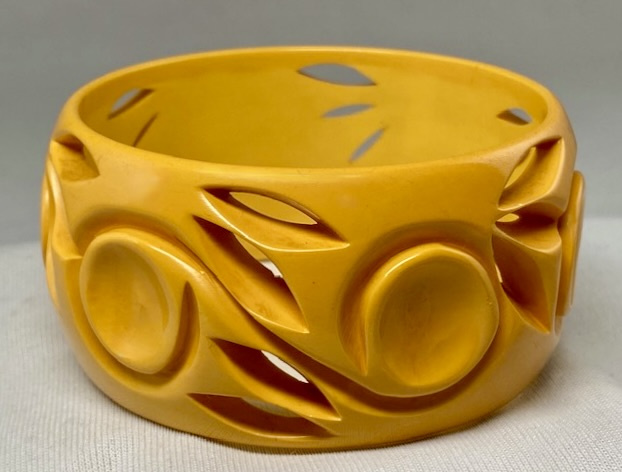 BB241 wide maize carved & pierced bangle